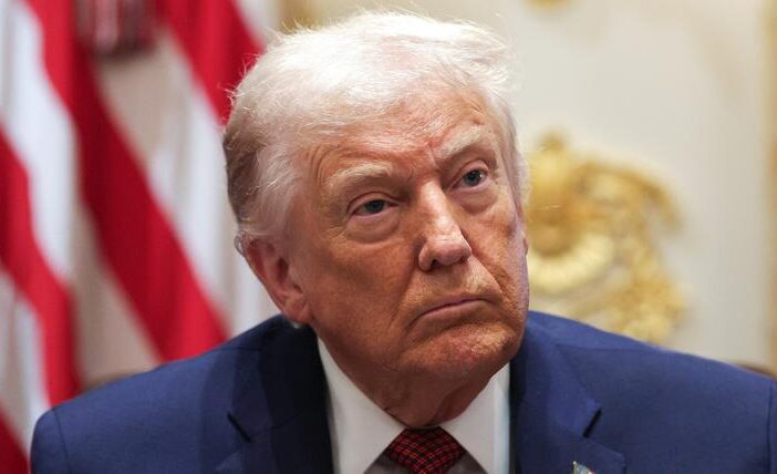 Trump amenaza con bombardear “sin piedad” a Omán